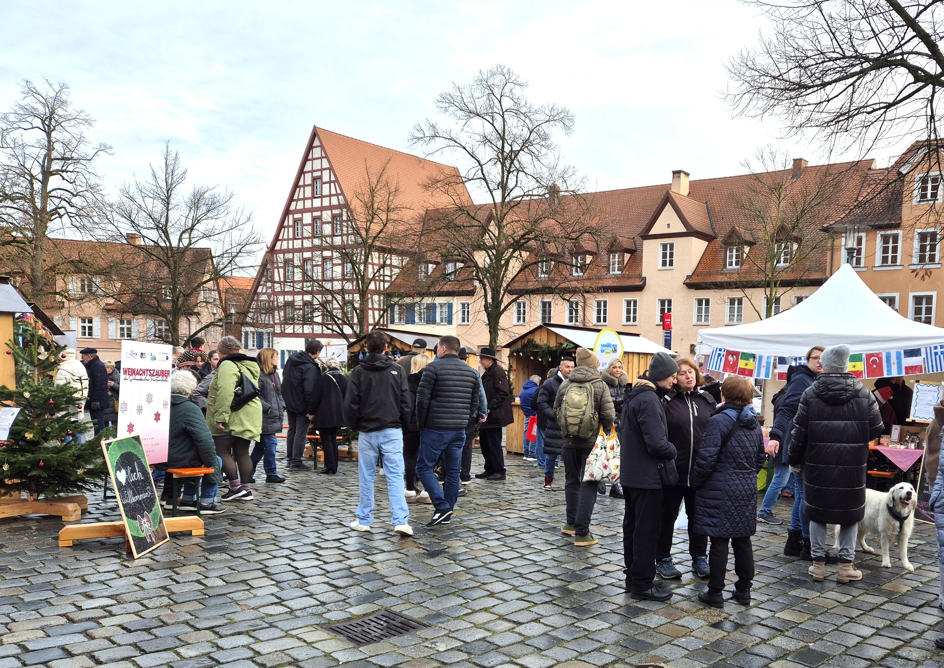 Blick auf den Weihnachtsmarkt