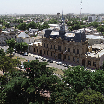 Das Rathaus in Coronel Suarez an der Plaza San Martin