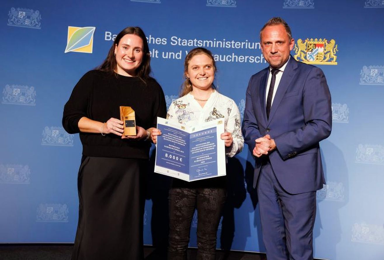 Schwabachs Klimaschutzmanagerin Tanja Helm (Mitte) mit dem Bayerischen Umweltminister Thorsten Glauber und ihrer Kollegin aus dem Landkreis Bamberg, Elisa Rittmeier